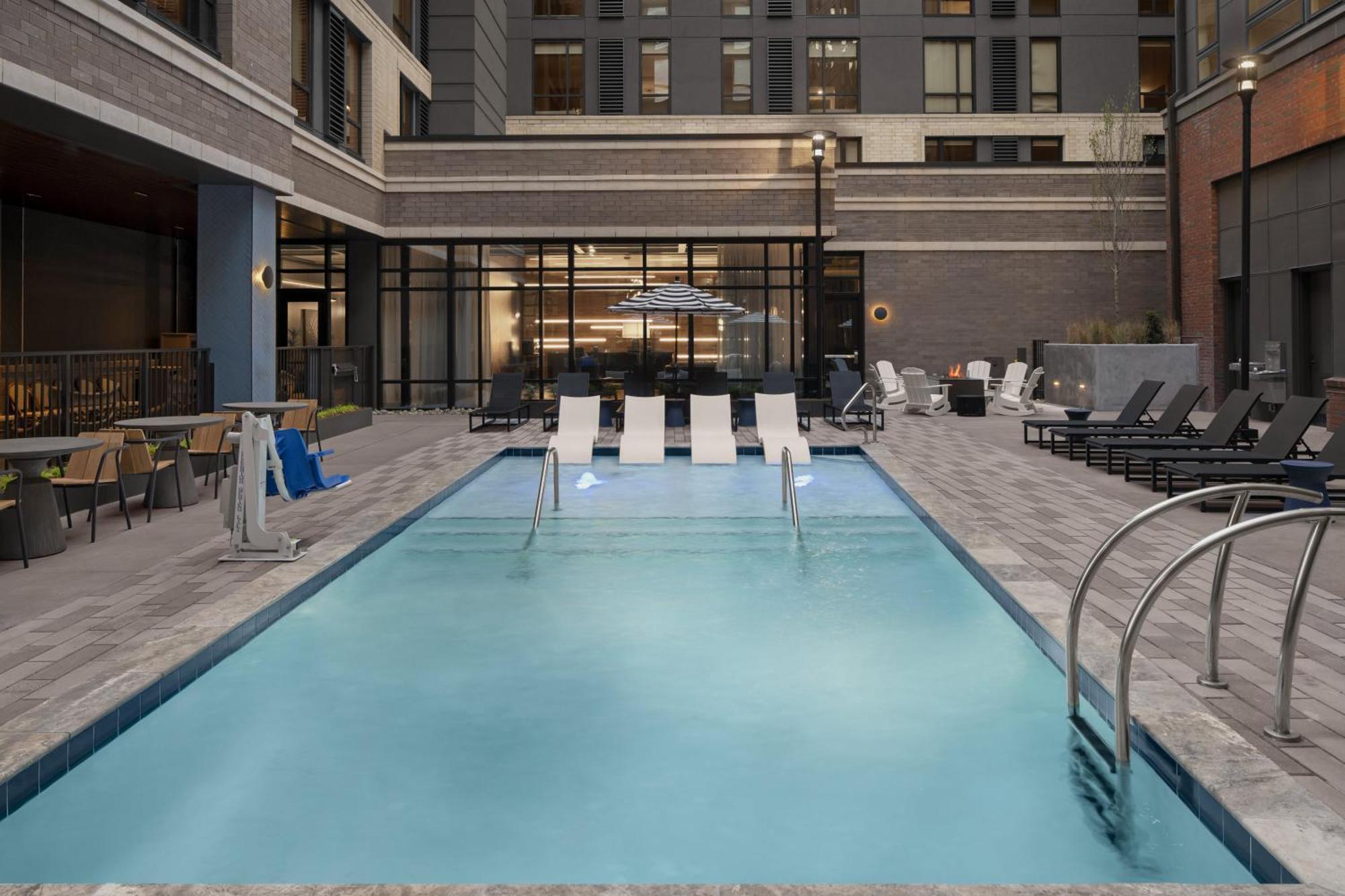 ホテル Hyatt House Raleigh Downtown/Seaboard Station エクステリア 写真